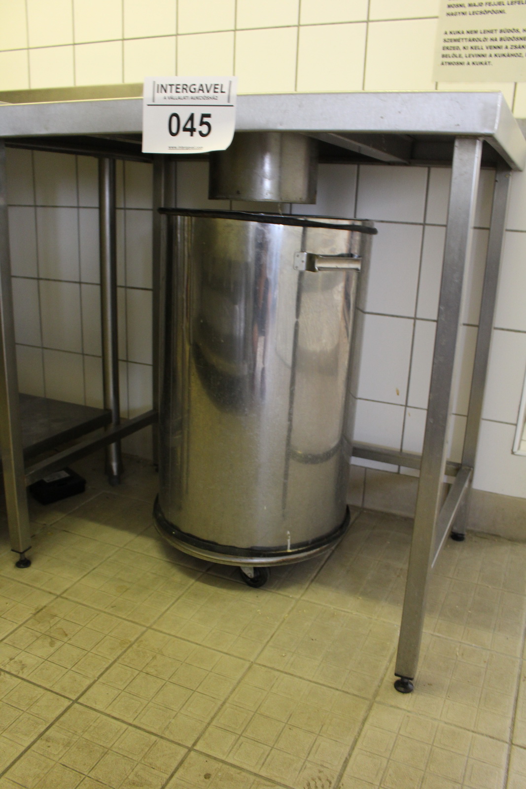 Moslékoló asztal és szemetes 2