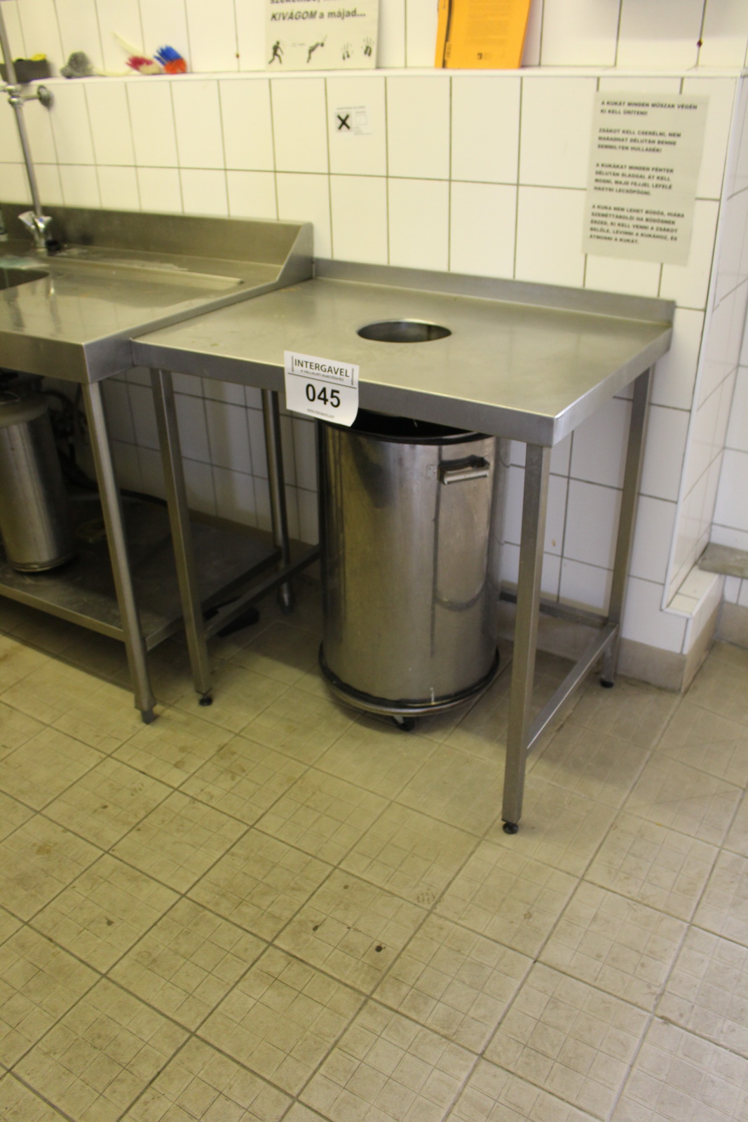 Moslékoló asztal és szemetes 3