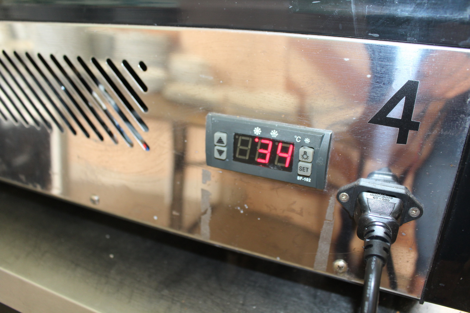 Munkapult és hűtő 5