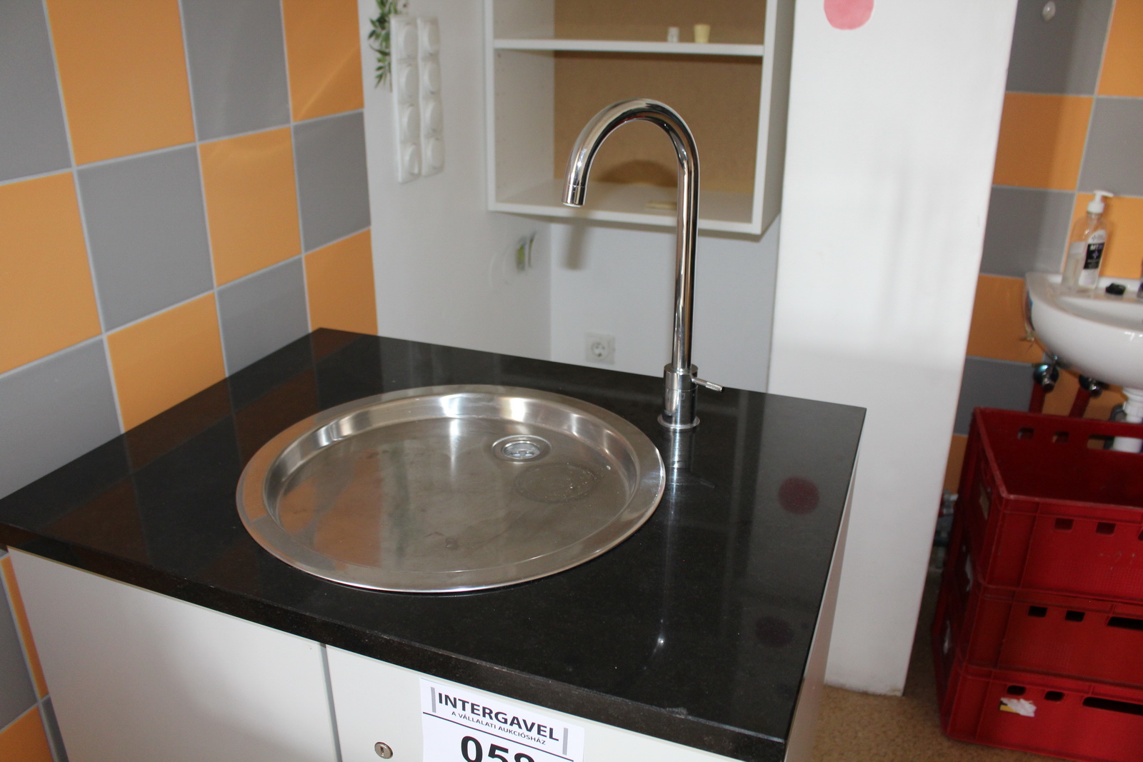 Pult vízadagolóval 2