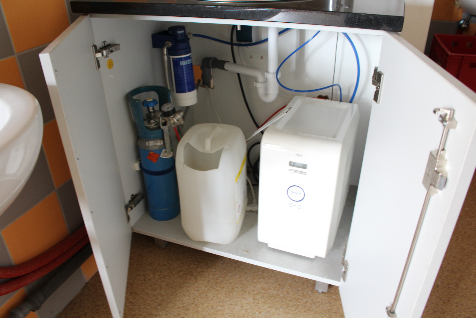 Pult vízadagolóval 3