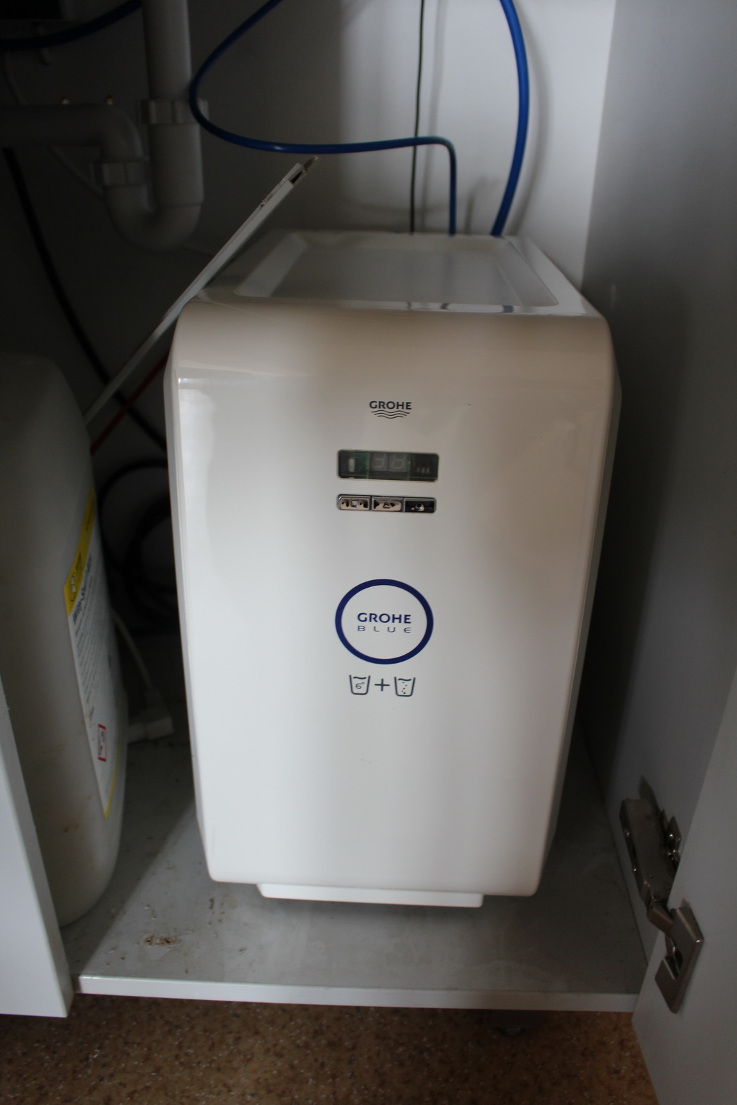 Pult vízadagolóval 4