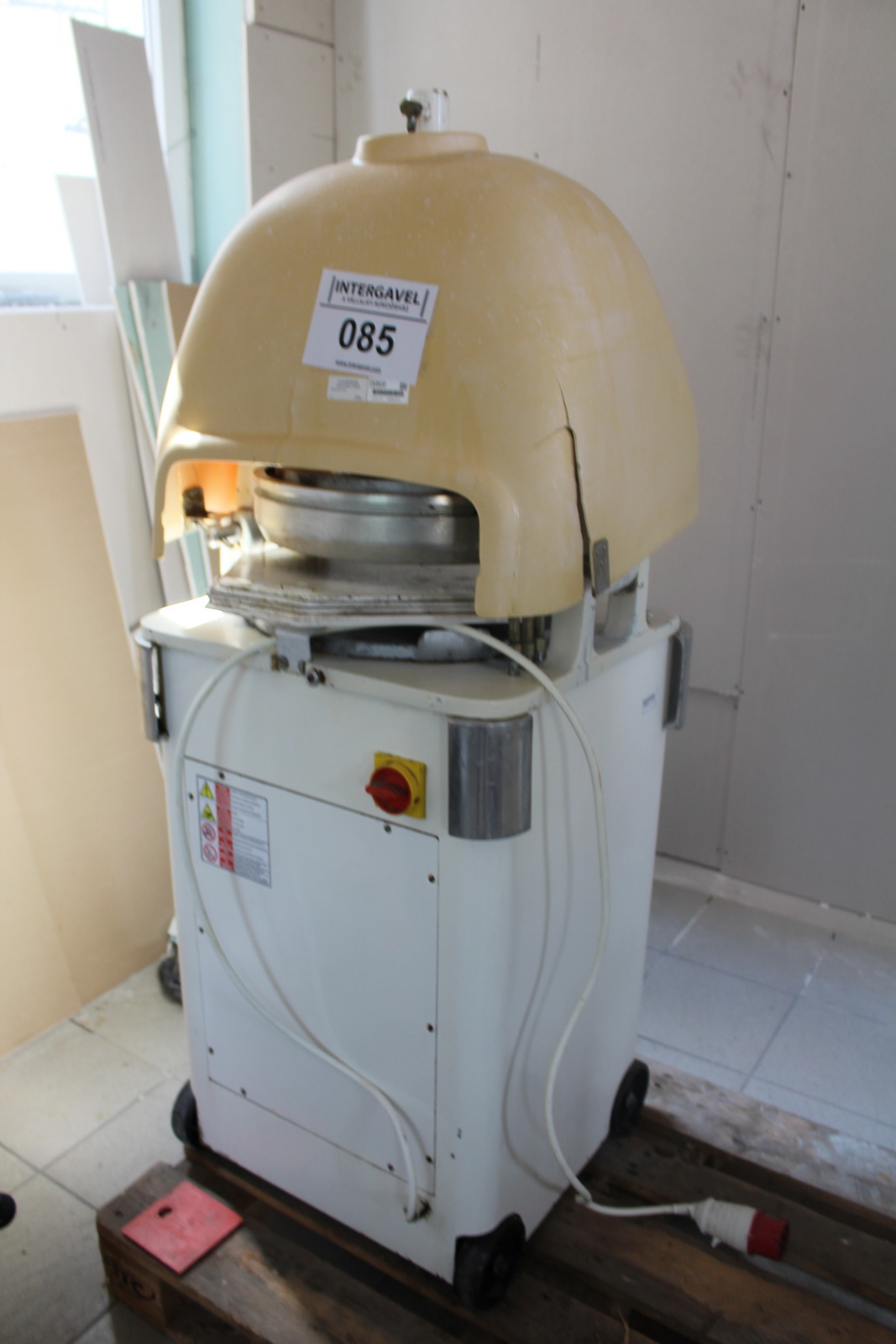 Osztó gömbölyítő