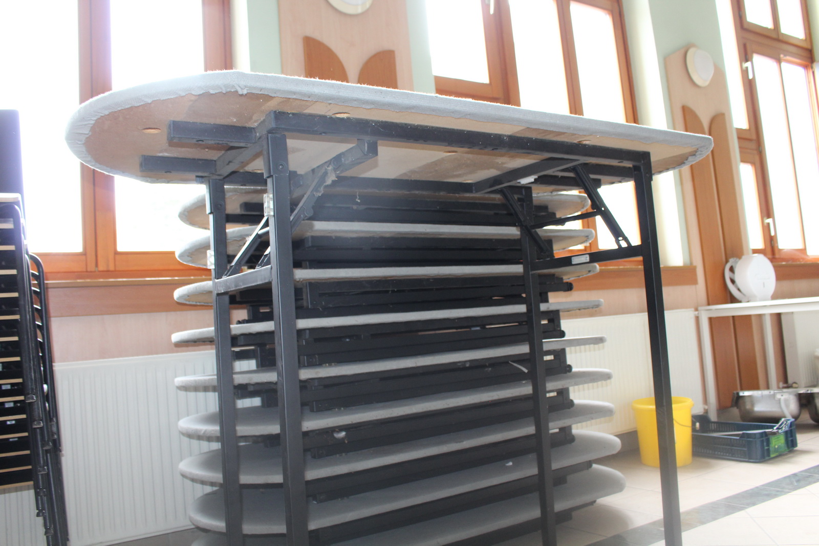 Asztal (kihajtható) 2