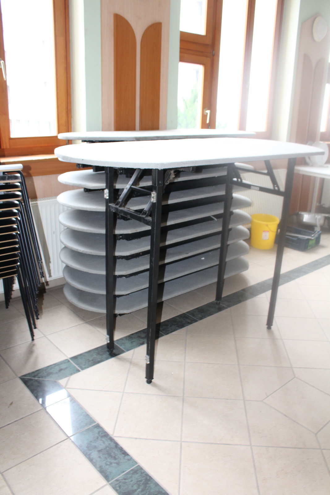 Asztal (kihajtható) 3