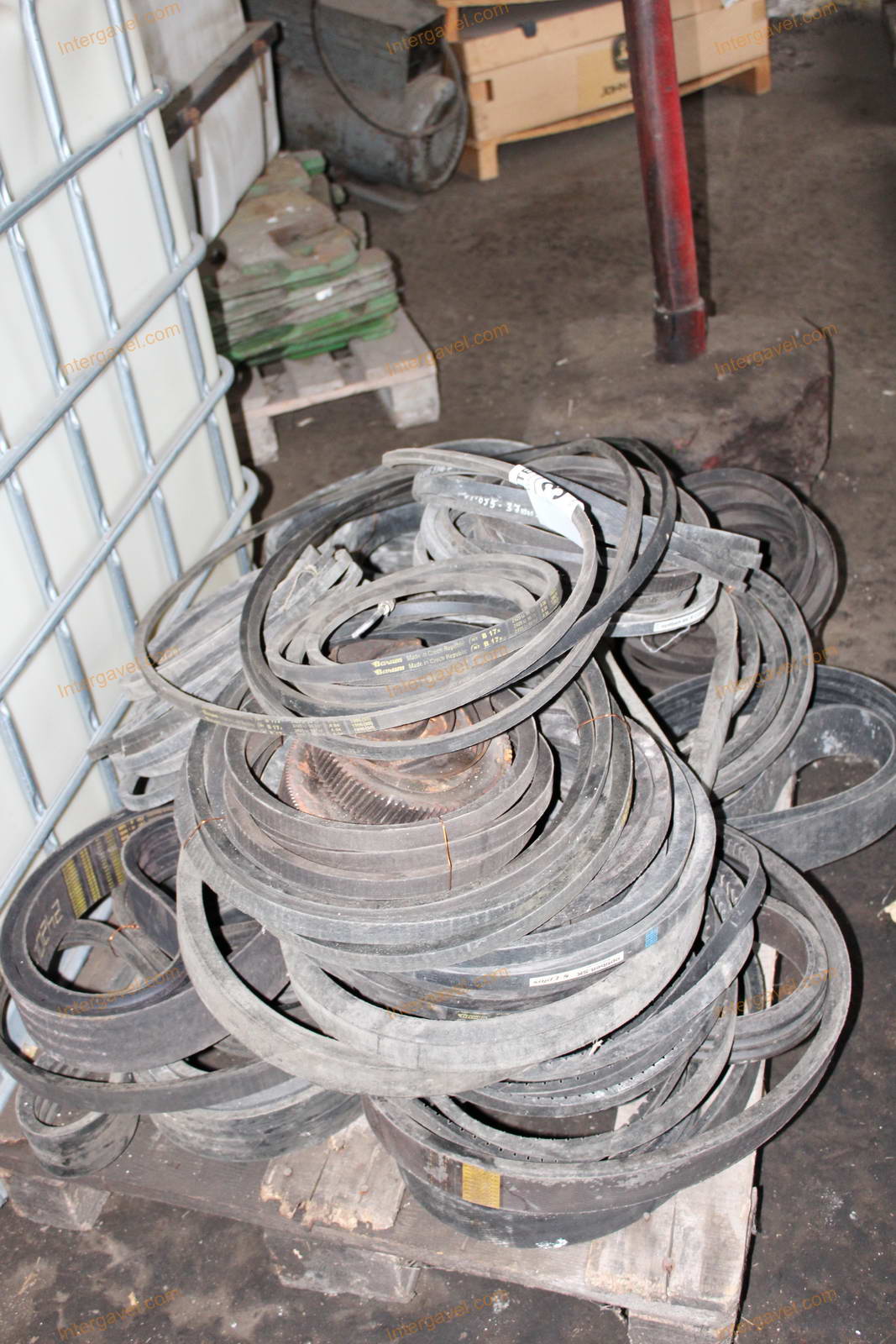 Vegyes alkatrészek - szíjak 8