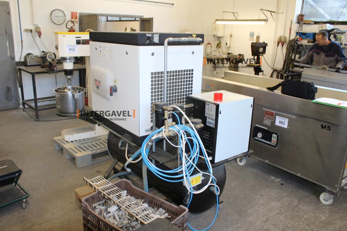 Csavarkompresszor levegő tartállyal légszárítóval 3