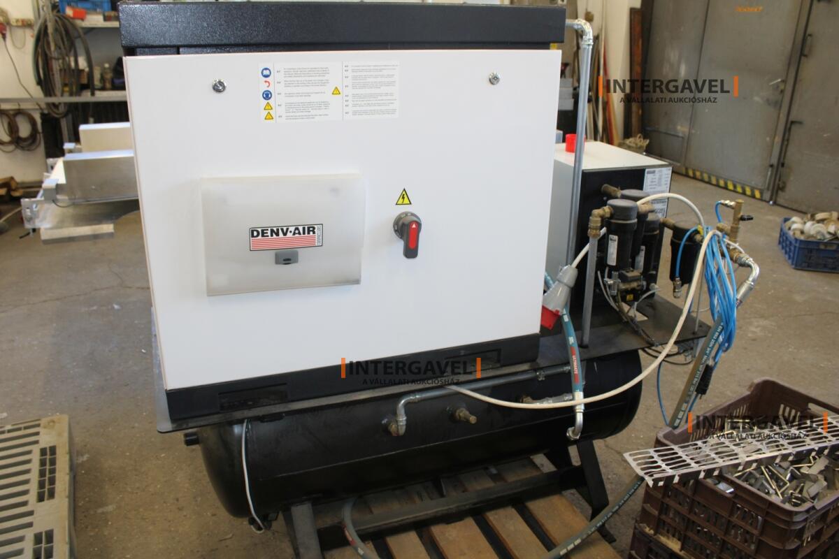 Csavarkompresszor levegő tartállyal légszárítóval 12