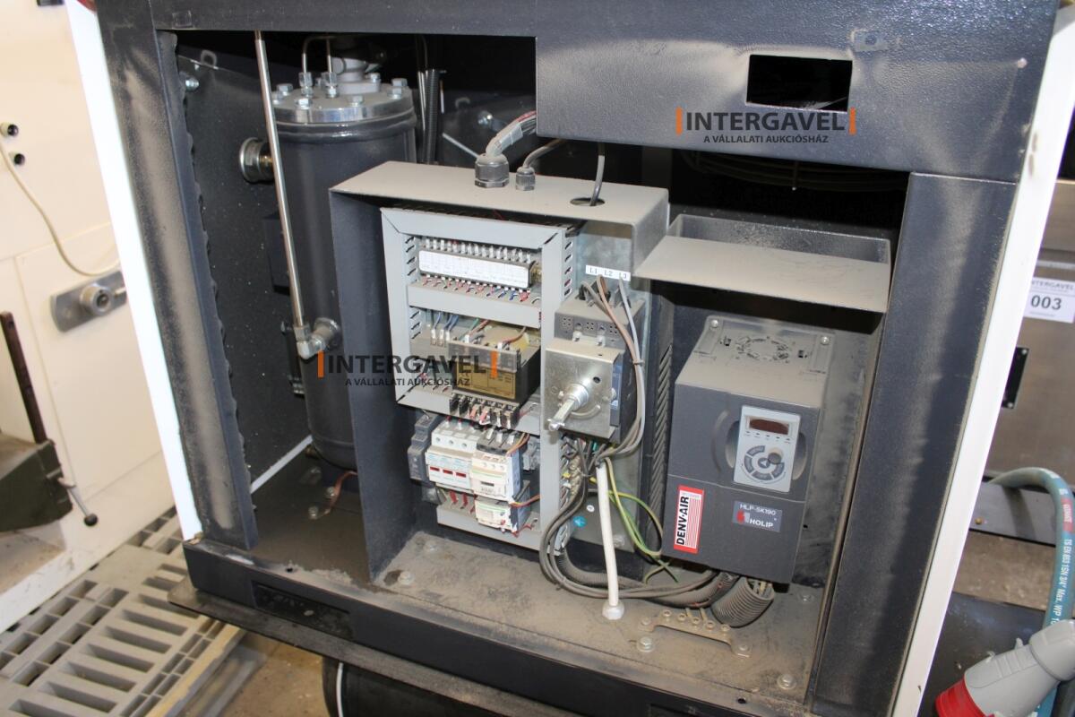Csavarkompresszor levegő tartállyal légszárítóval 13