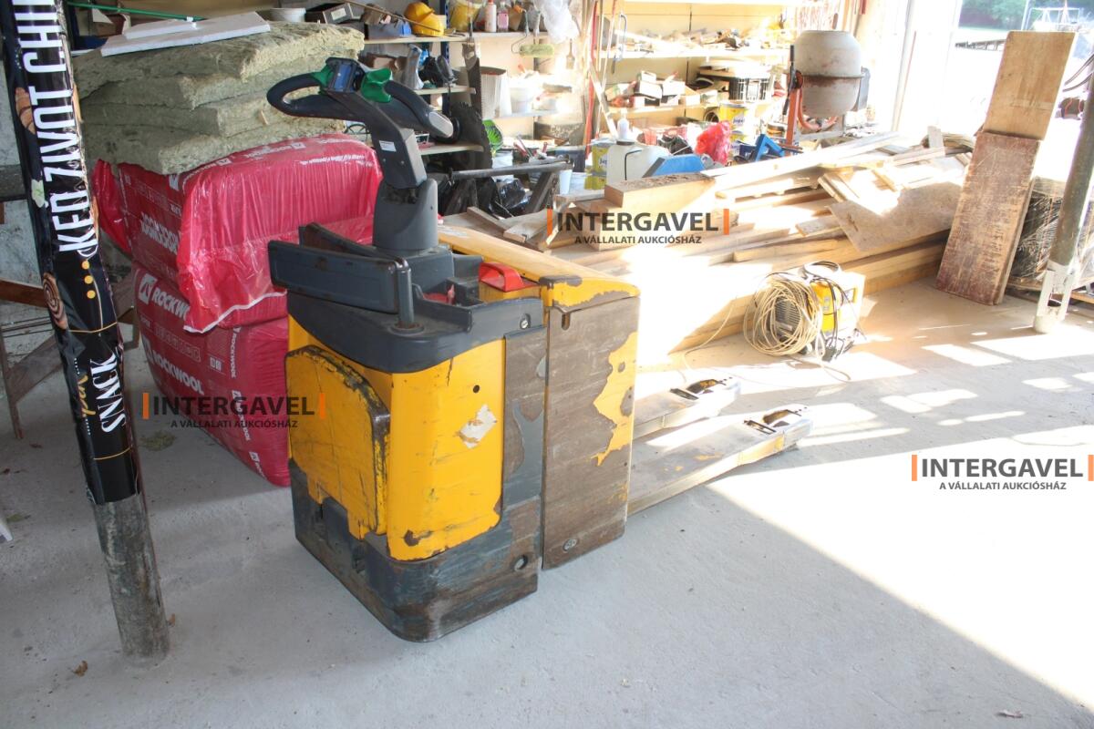 Gyalog kíséretű raklapemelő - Jungheinrich 2