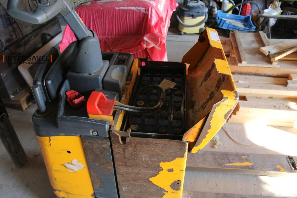 Gyalog kíséretű raklapemelő - Jungheinrich 3