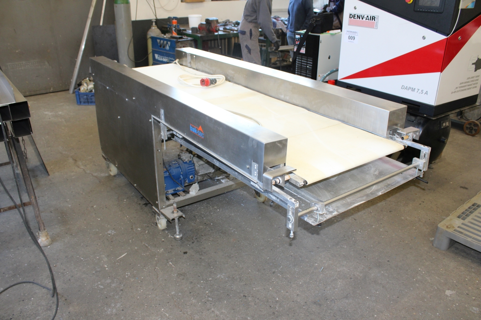 Fánk tálcázógép 4