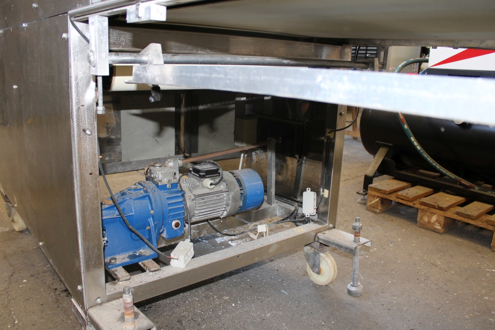 Fánk tálcázógép 12