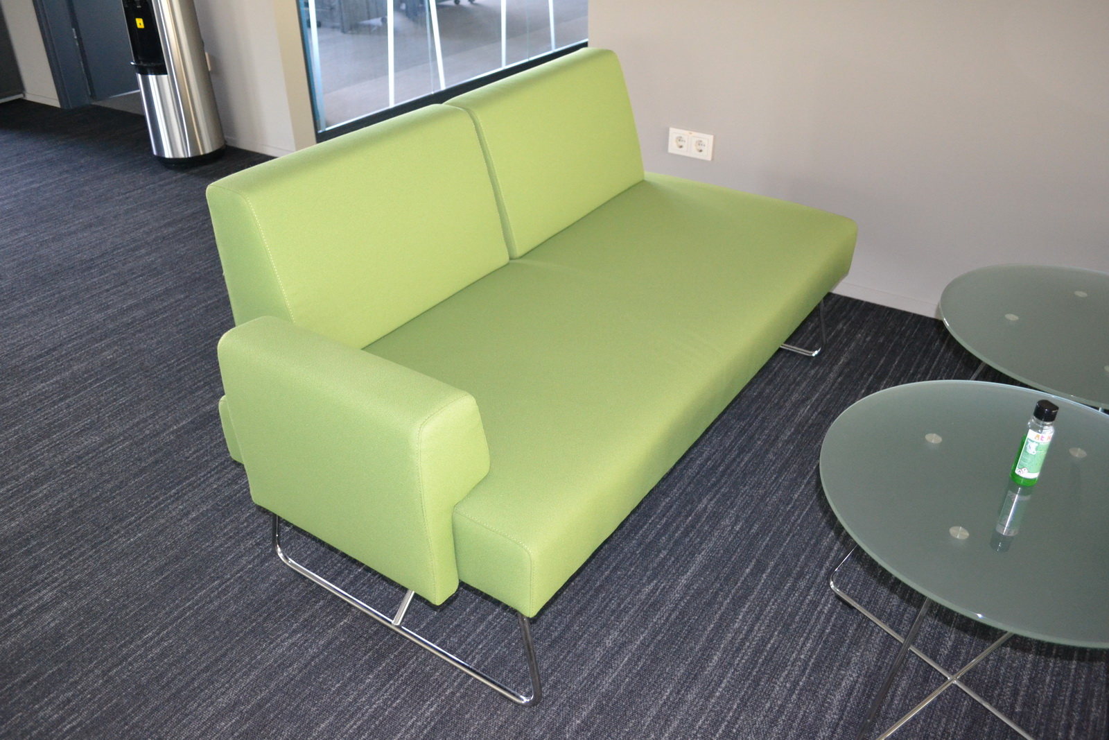 Kanapé és asztalok 3