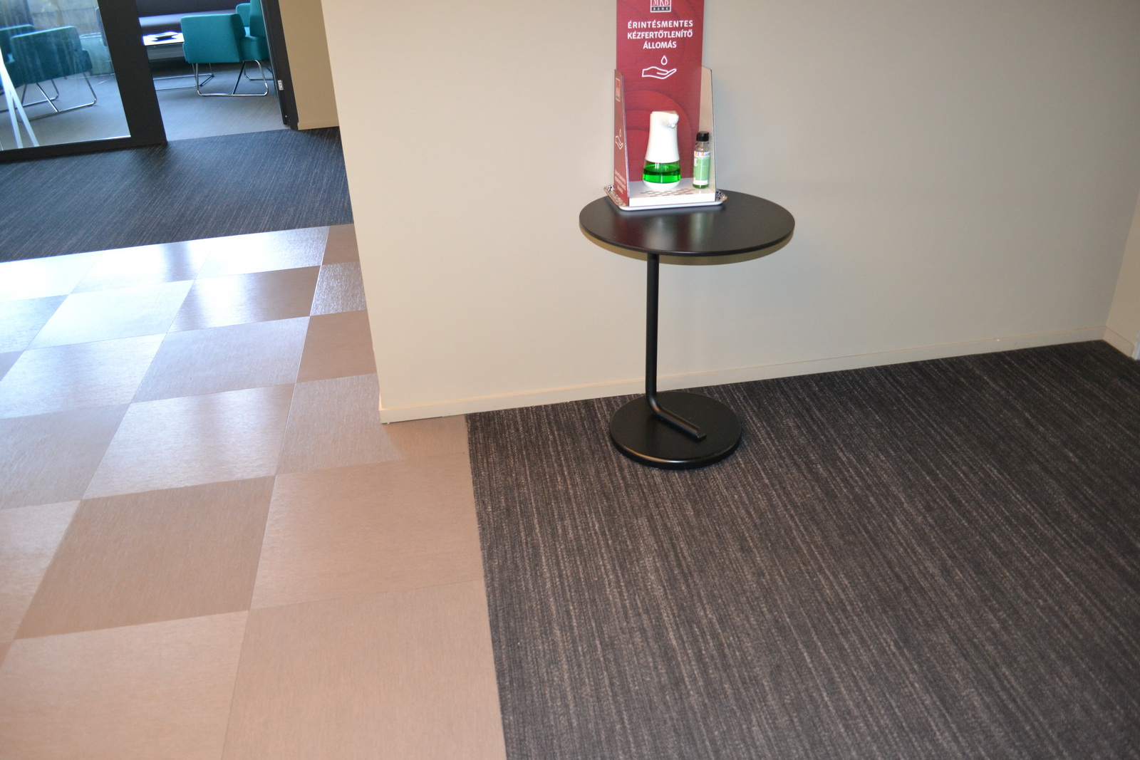 Kanapé és asztalok 4