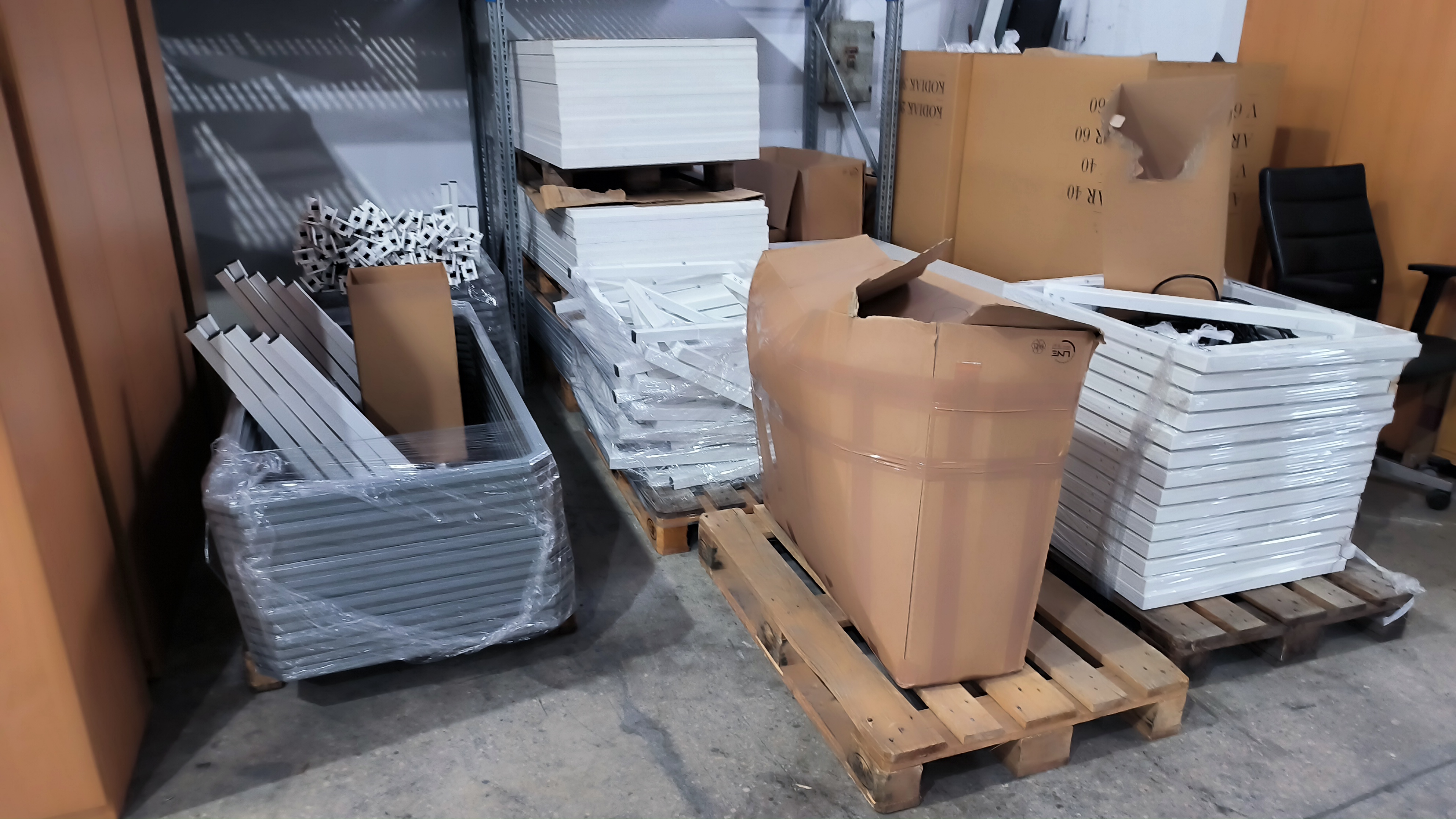 Íróasztal (fehér lábú) 5