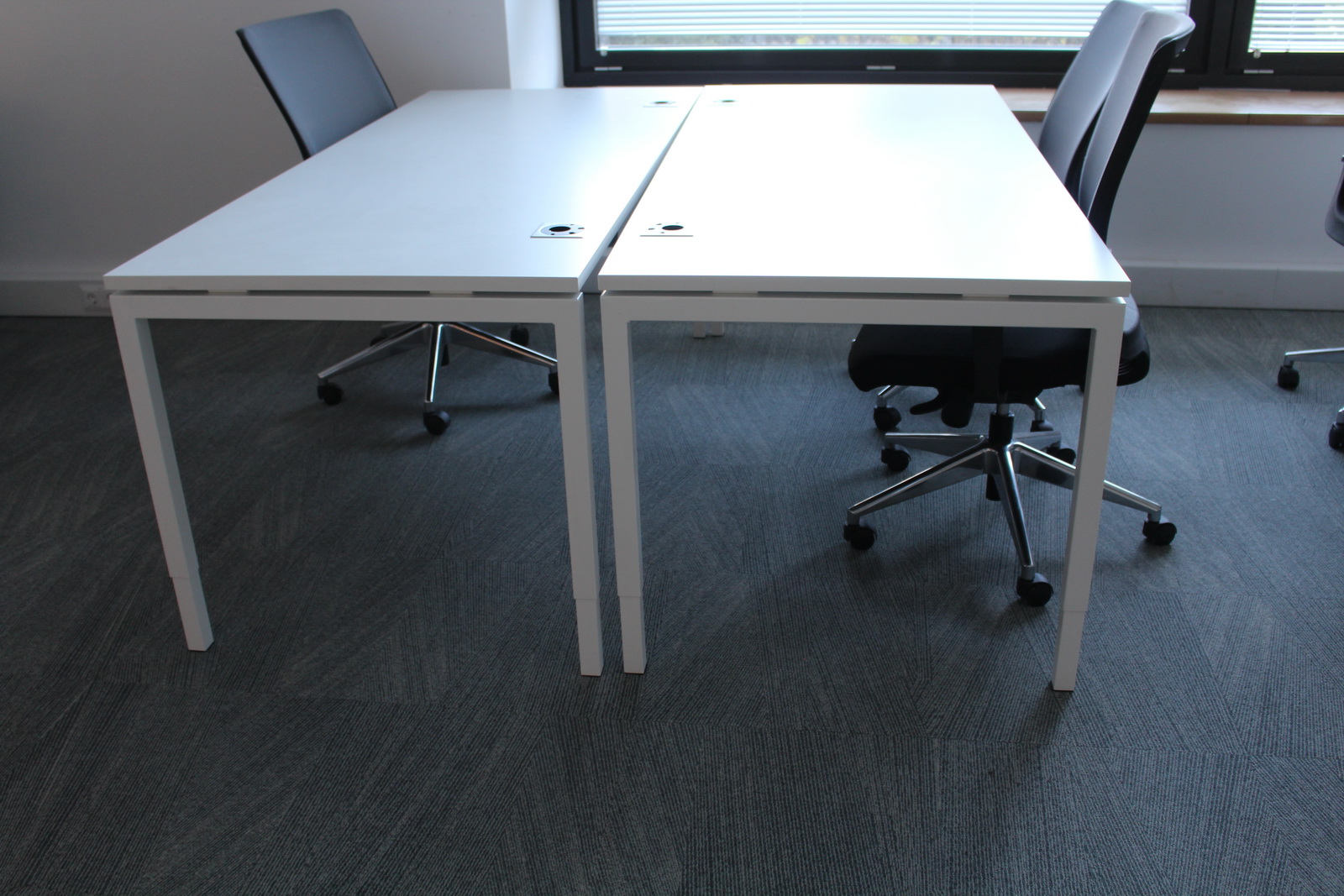 Íróasztal (fehér lábú) 1