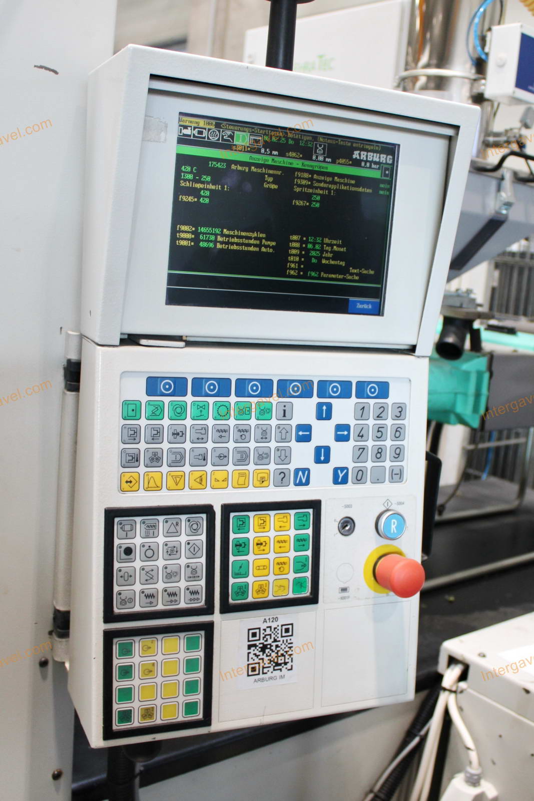 Fröccsöntő gépek kiszolgáló robottal 9