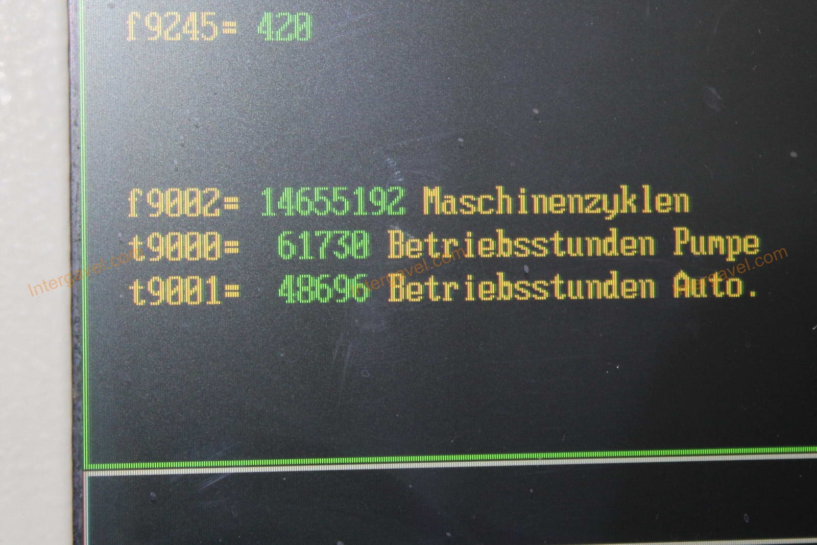 Fröccsöntő gépek kiszolgáló robottal 11