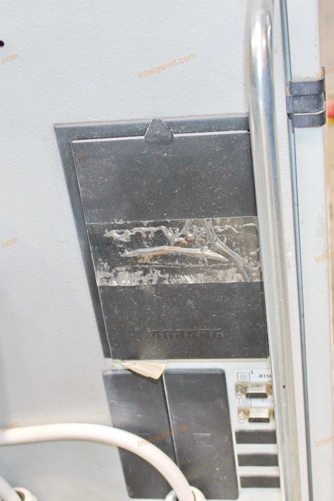 Fröccsöntő gépek kiszolgáló robottal 22