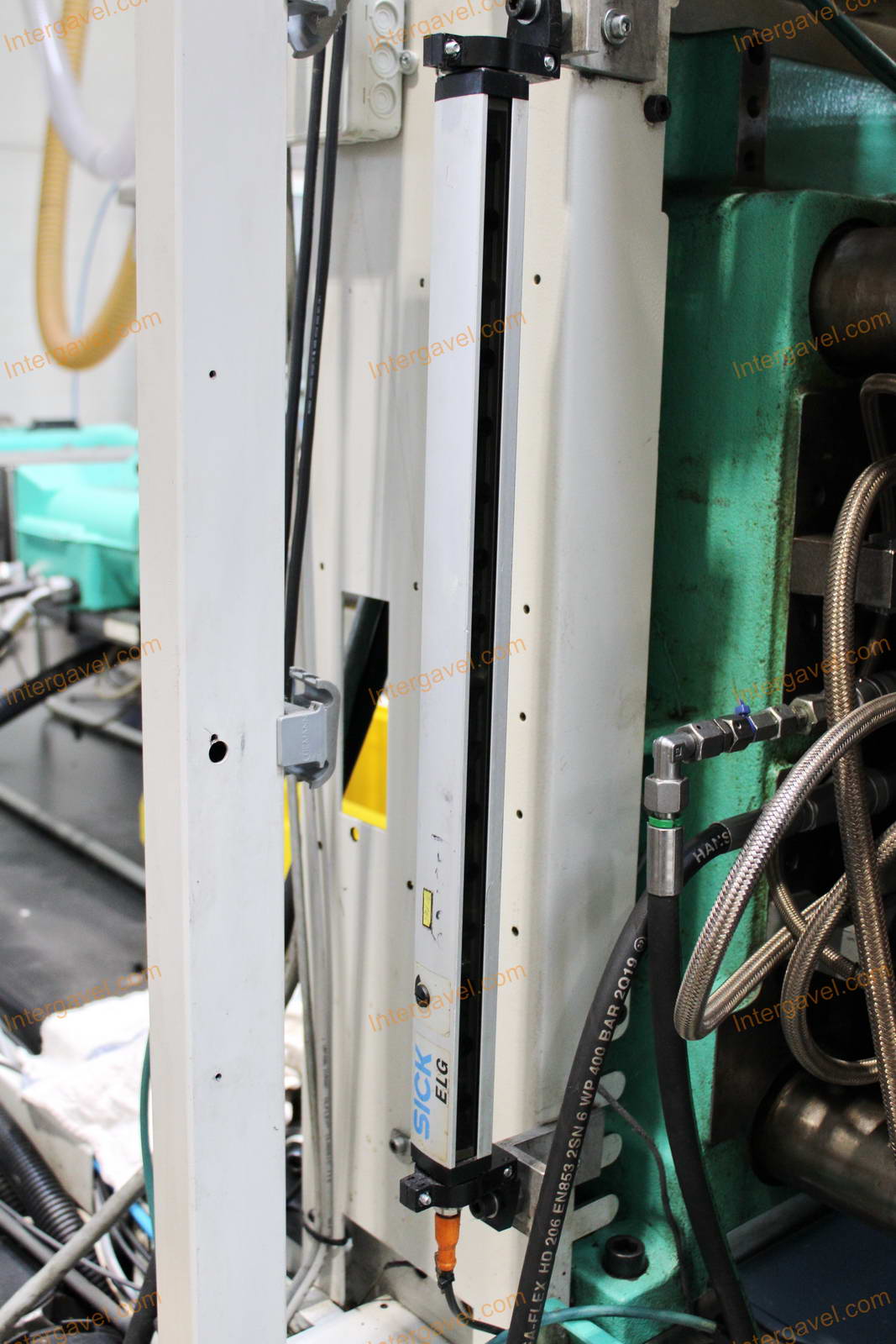 Fröccsöntő gépek kiszolgáló robottal 26