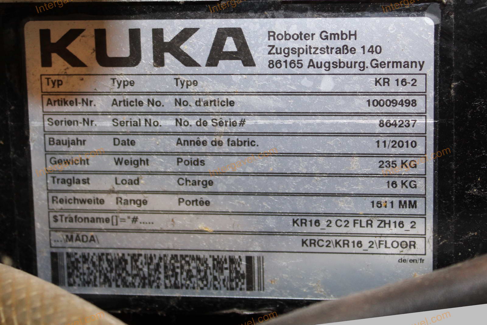 Fröccsöntő gépek kiszolgáló robottal 32