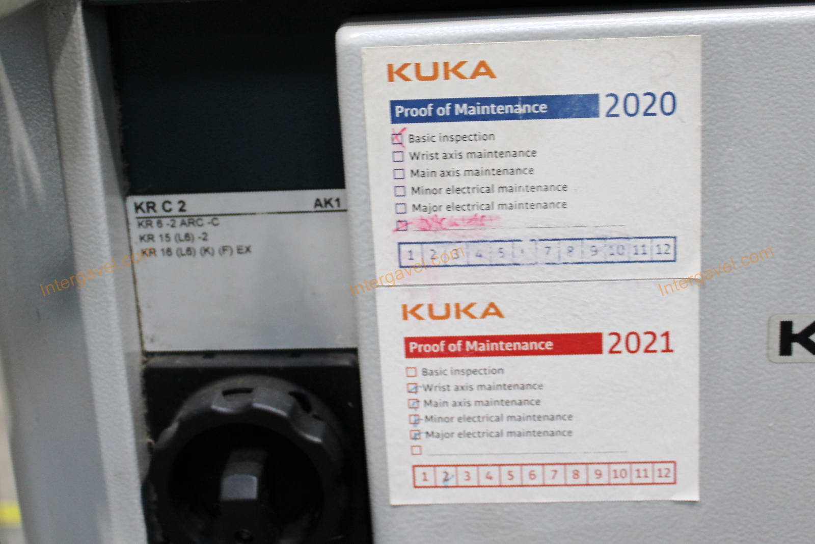 Fröccsöntő gépek kiszolgáló robottal 34