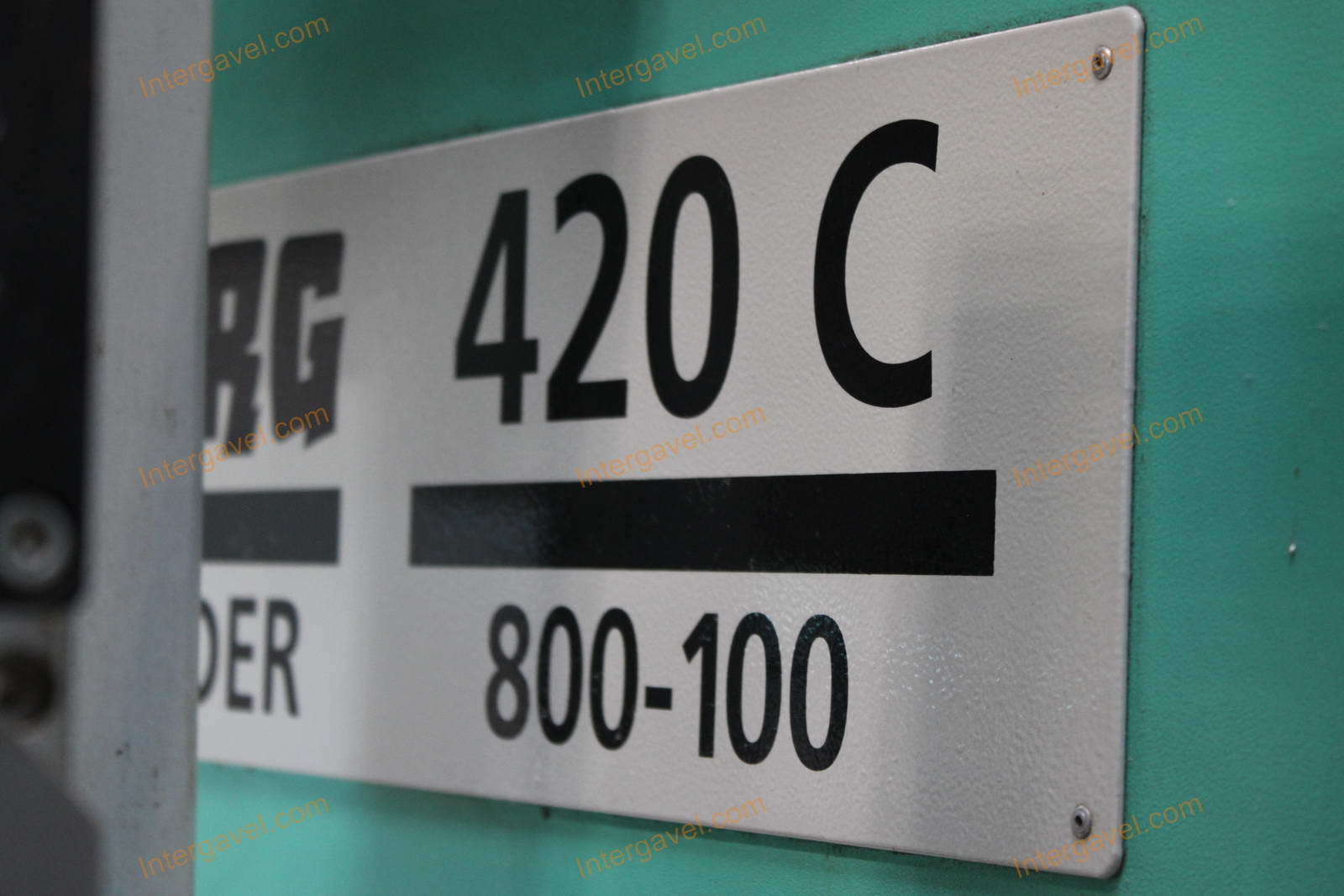 Fröccsöntő gépek kiszolgáló robottal 43