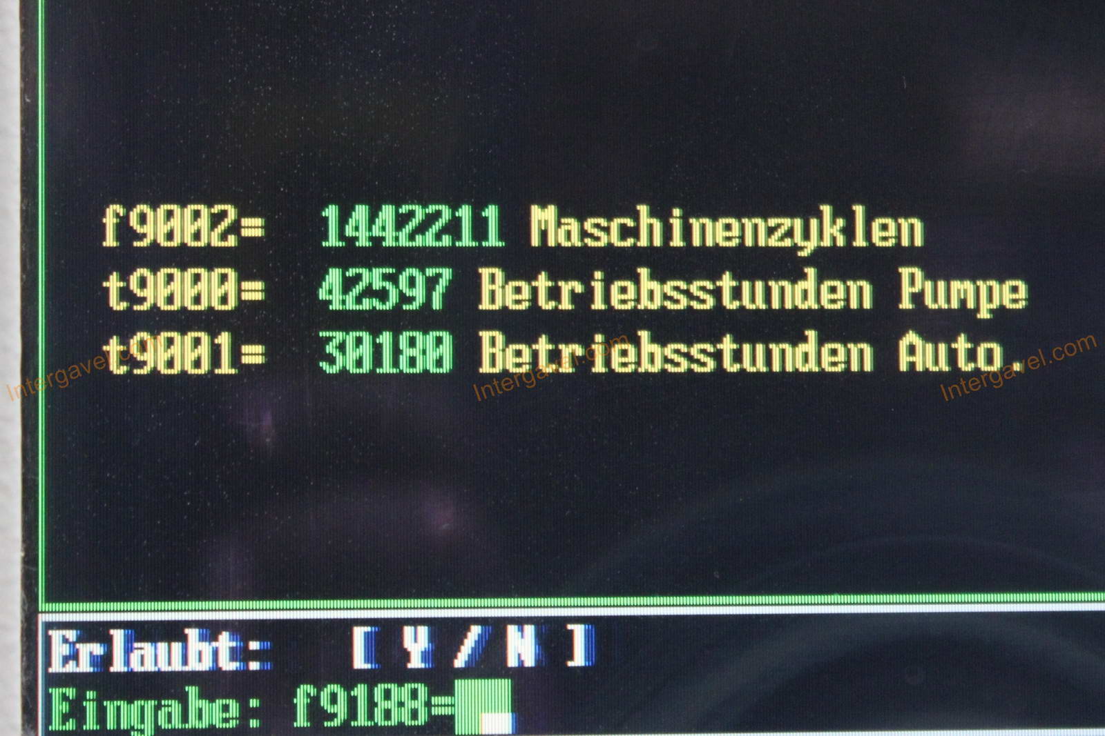 Fröccsöntő gépek kiszolgáló robottal 46