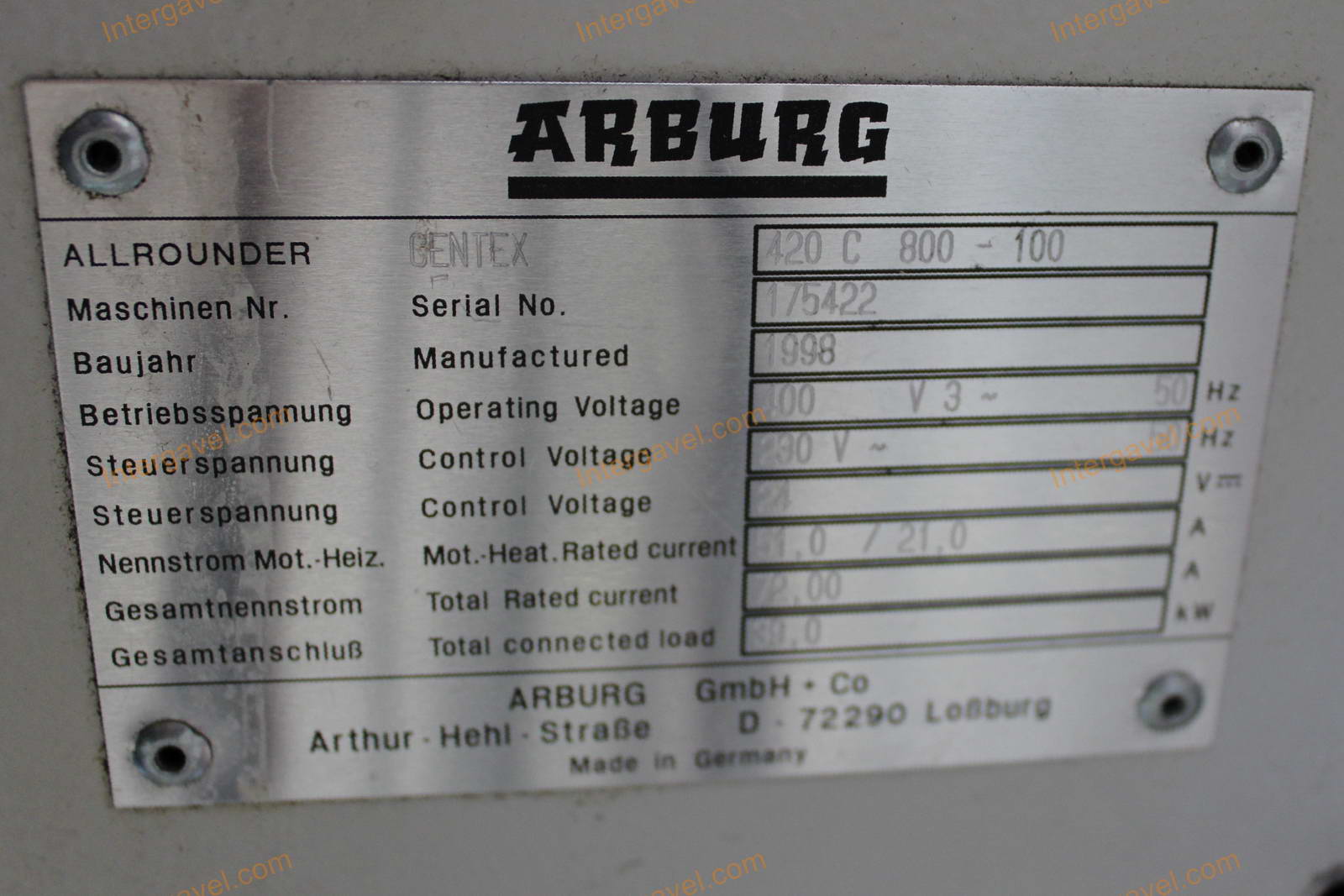 Fröccsöntő gépek kiszolgáló robottal 57