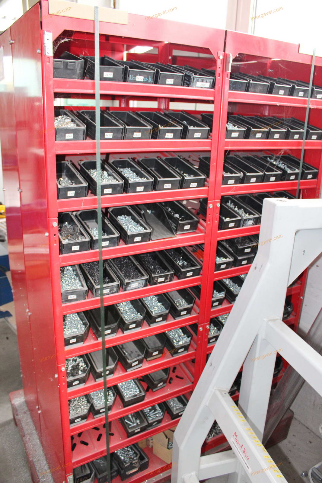 Alkatrész tároló és alkatrészek 2