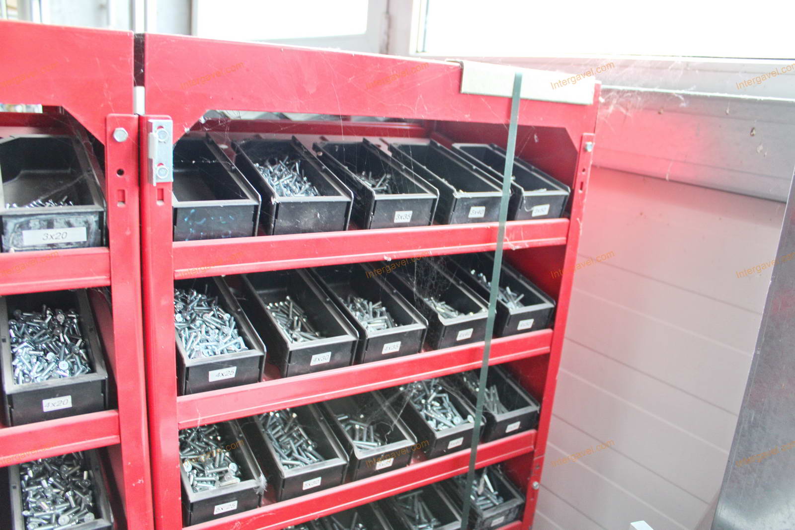 Alkatrész tároló és alkatrészek 7