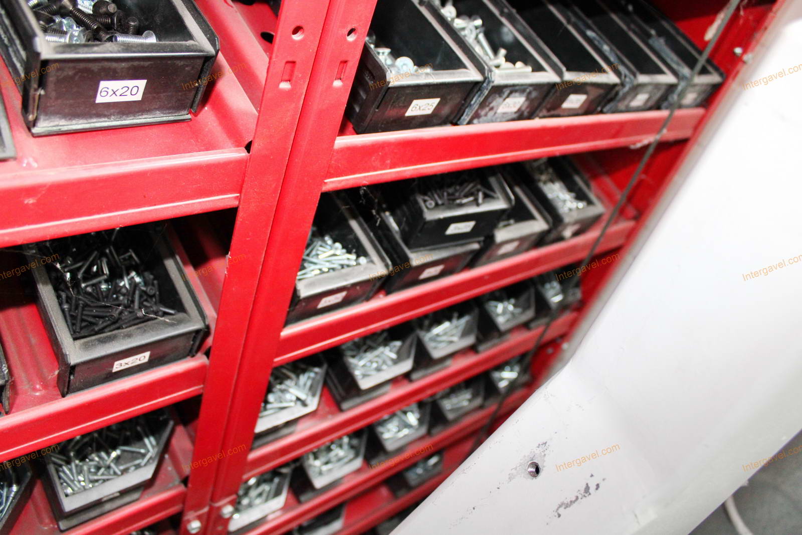 Alkatrész tároló és alkatrészek 8