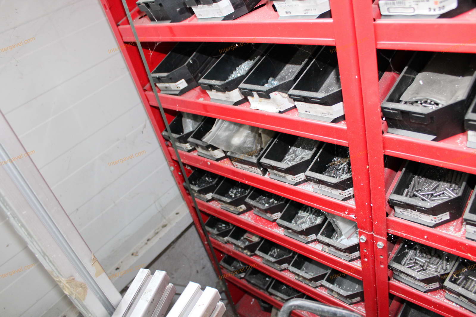 Alkatrész tároló és alkatrészek 12