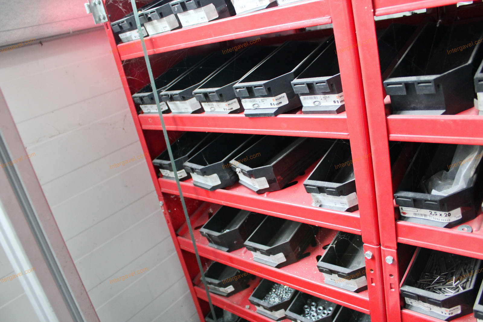 Alkatrész tároló és alkatrészek 13