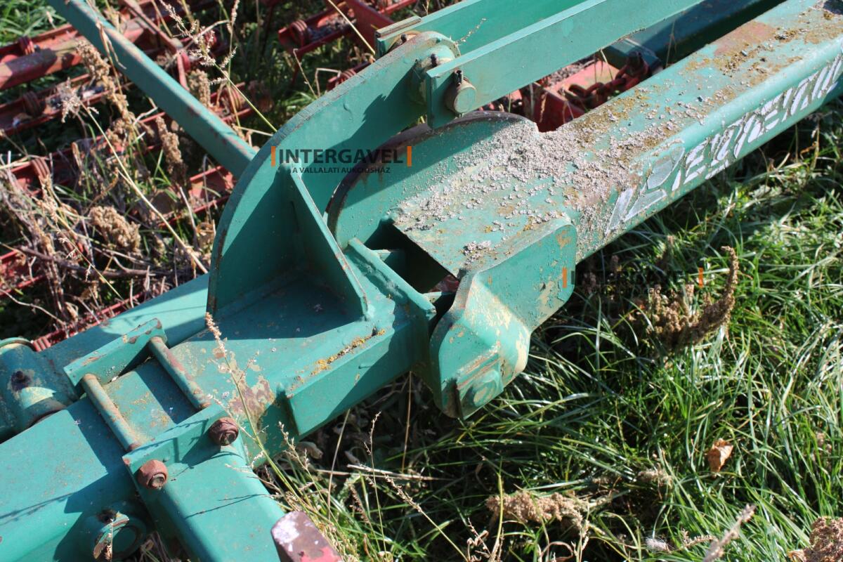 Gyomfésű - Regent 16