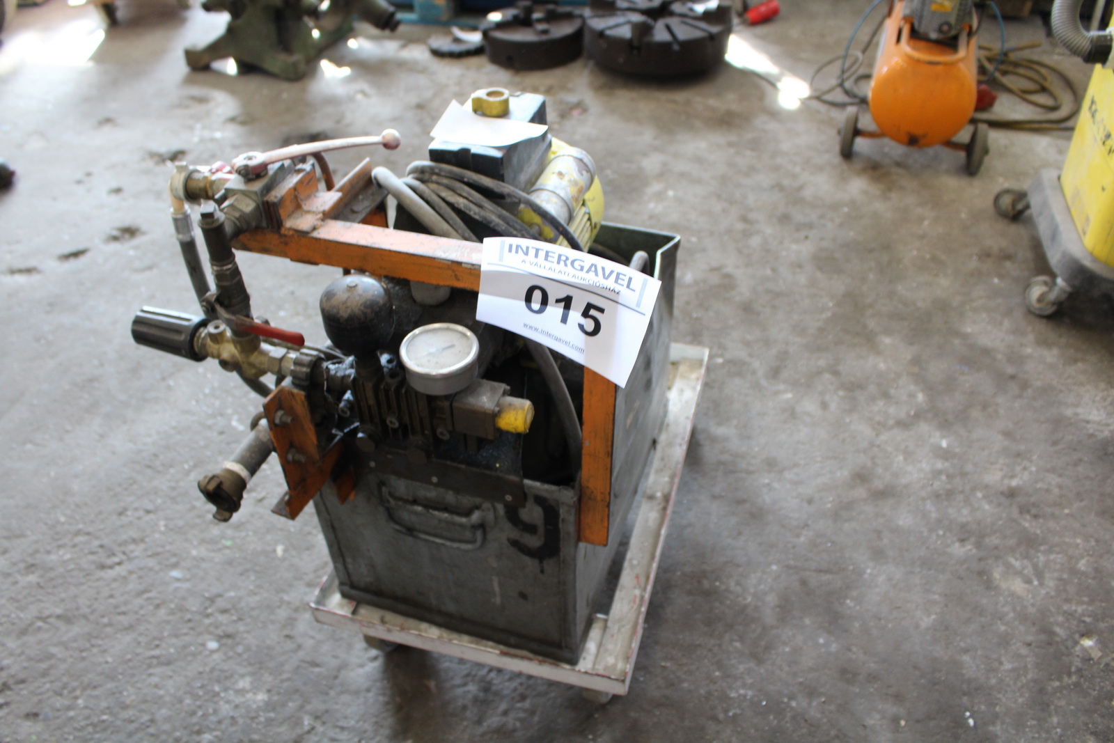 Nyomáspróbapumpa tartállyal 2