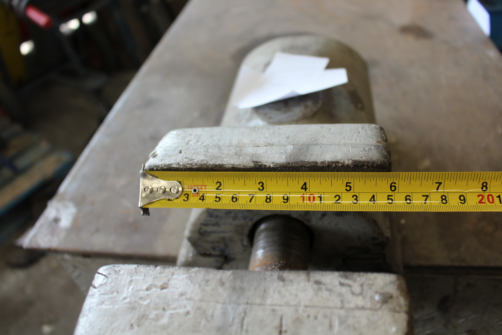 Munkaasztal satuval 4