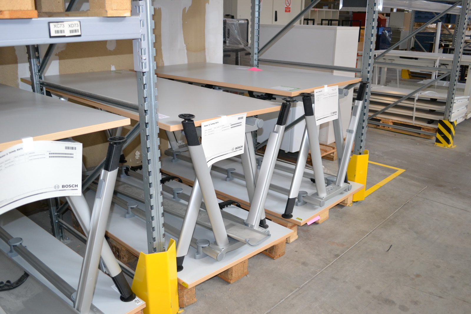 Íróasztal (A-lábú-1600 mm széles) 2