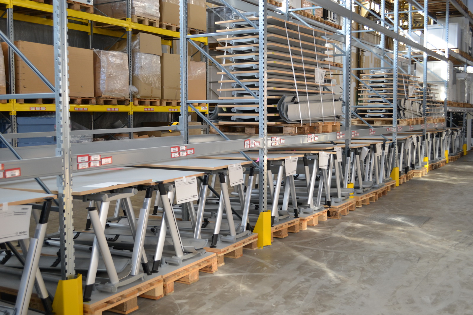 Íróasztal (A-lábú-1800 mm széles) 2