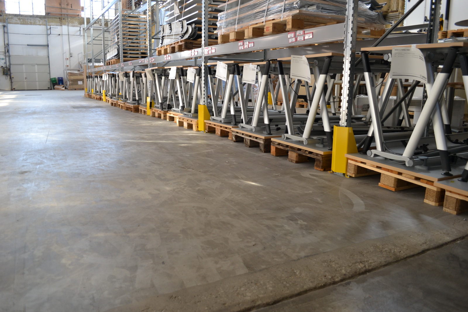 Íróasztal (A-lábú-1800 mm széles) 3