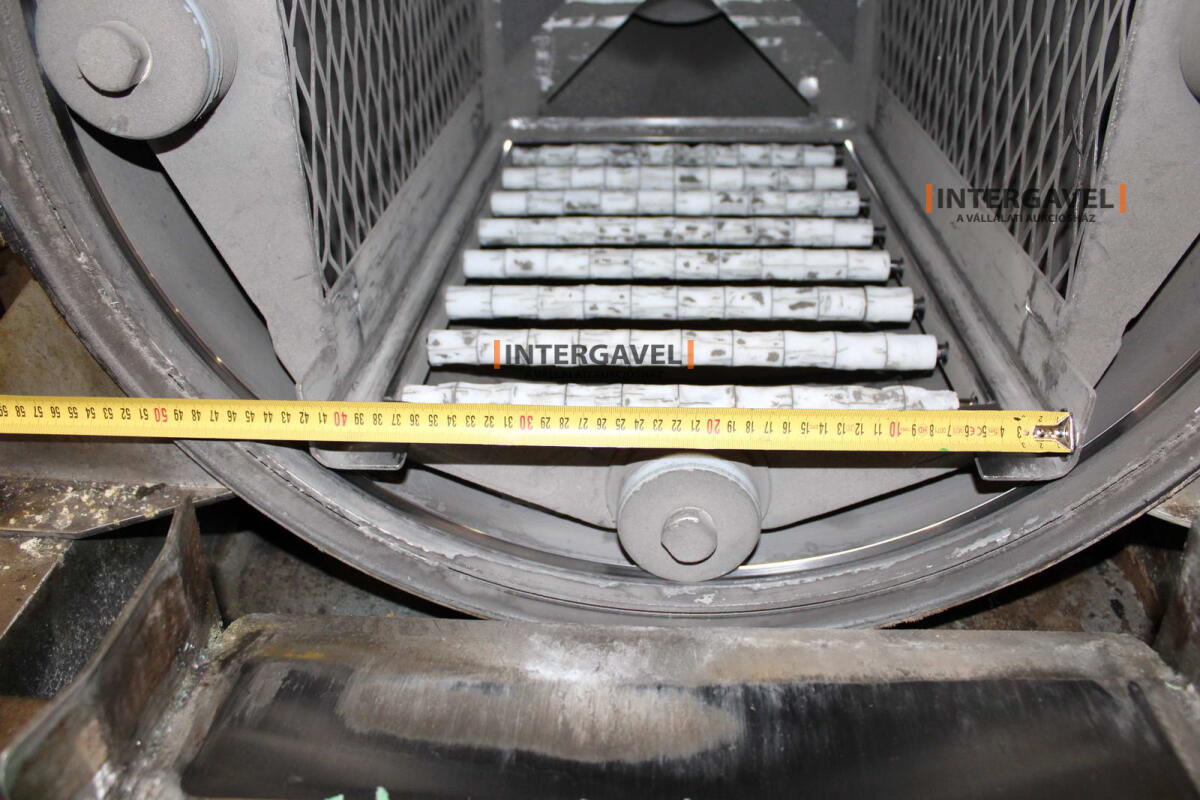 Pácoló berendezés 16