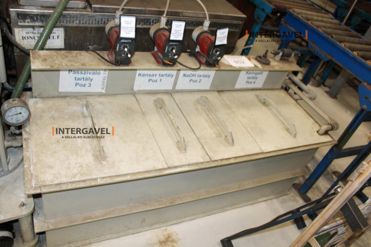 Adagoló tartály 10