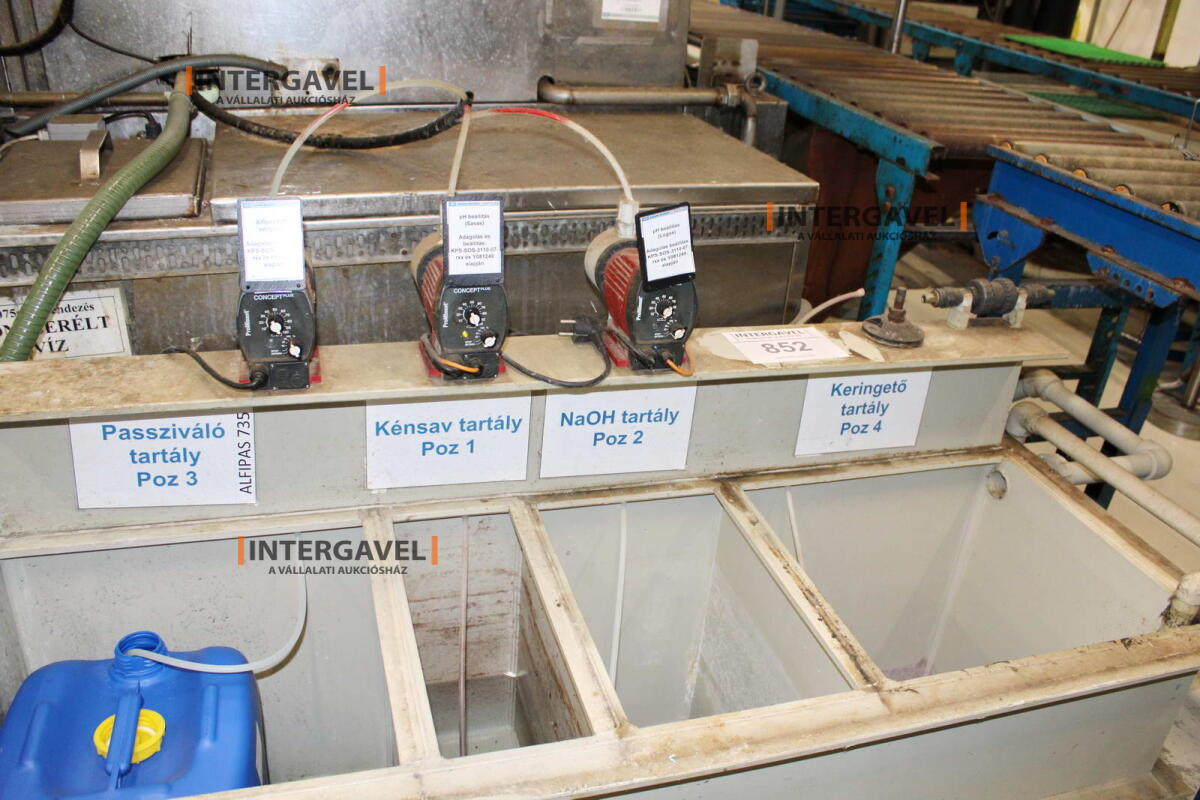 Adagoló tartály 14