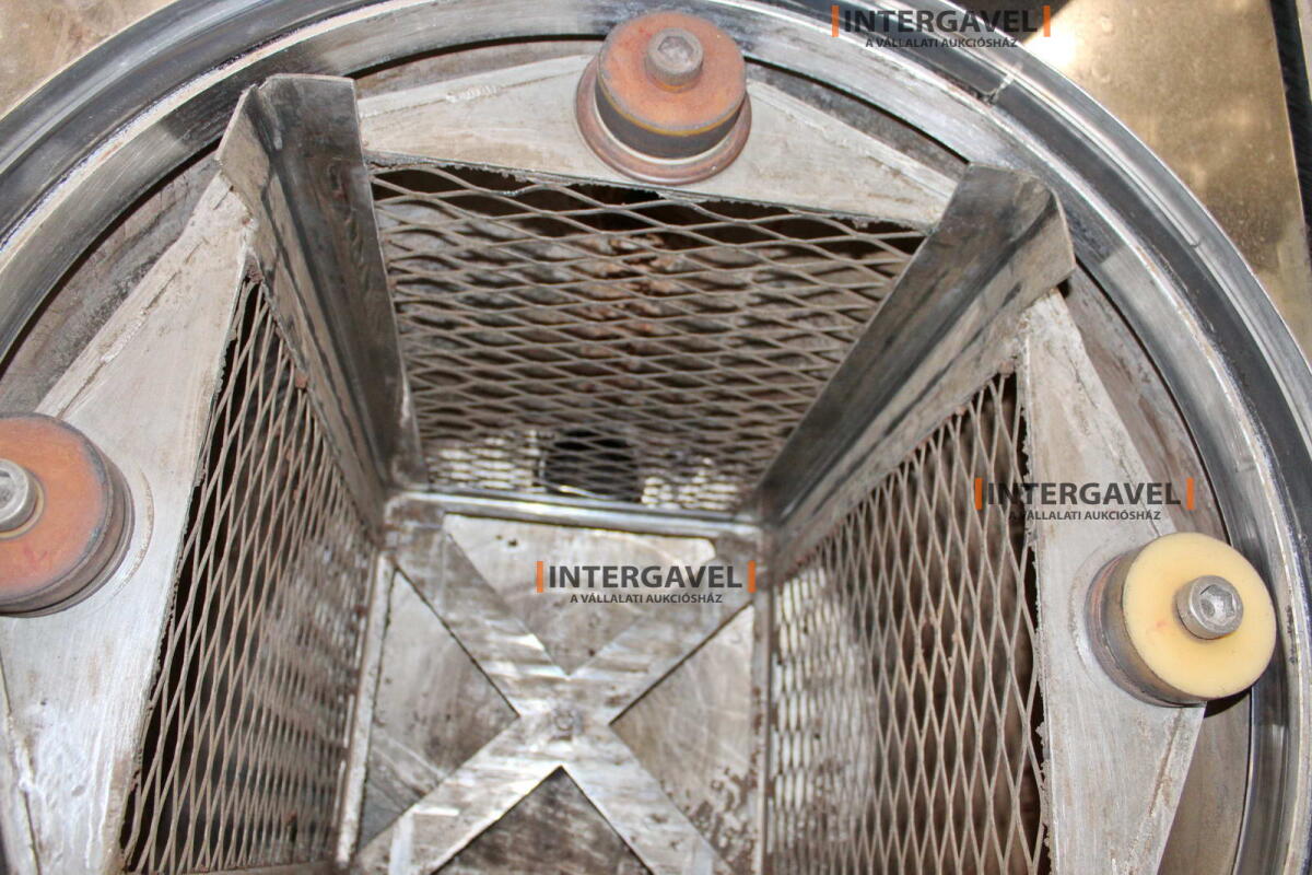 Polimerizáló berendezés 15