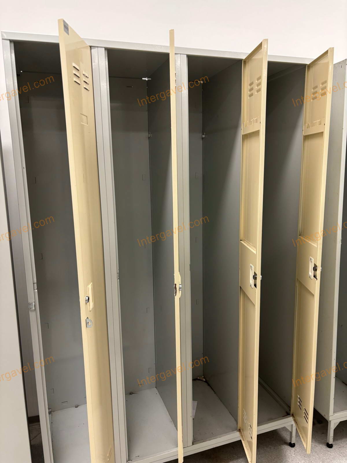 Öltöző szekrény 2