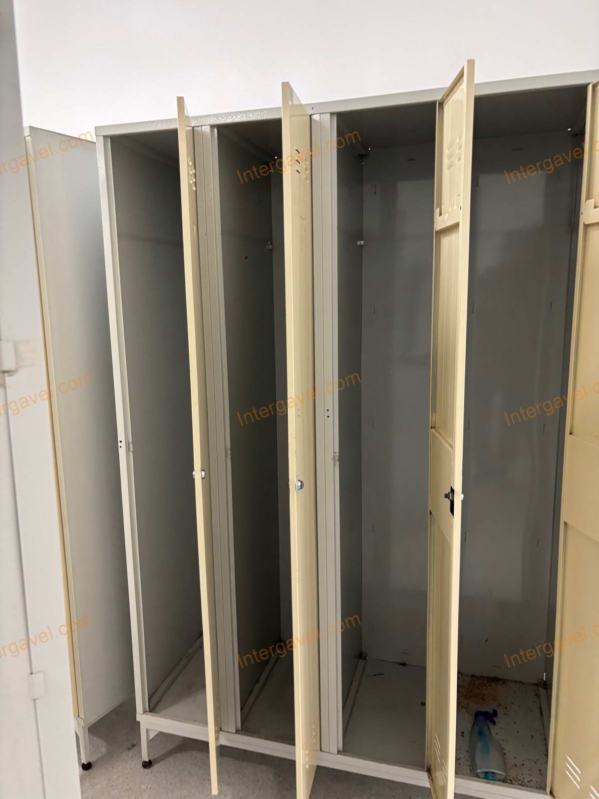 Öltöző szekrény 4