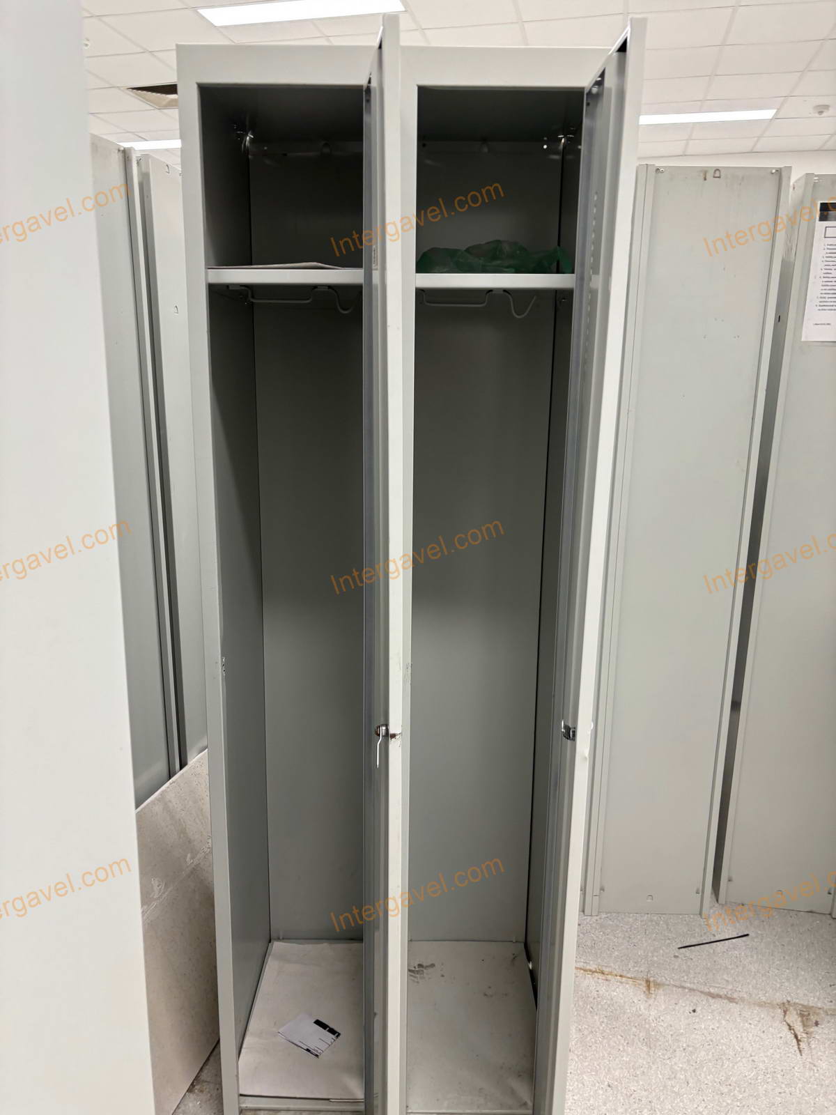 Öltöző szekrény 9