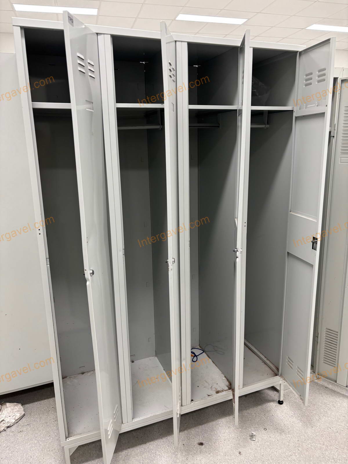 Öltöző szekrény 10