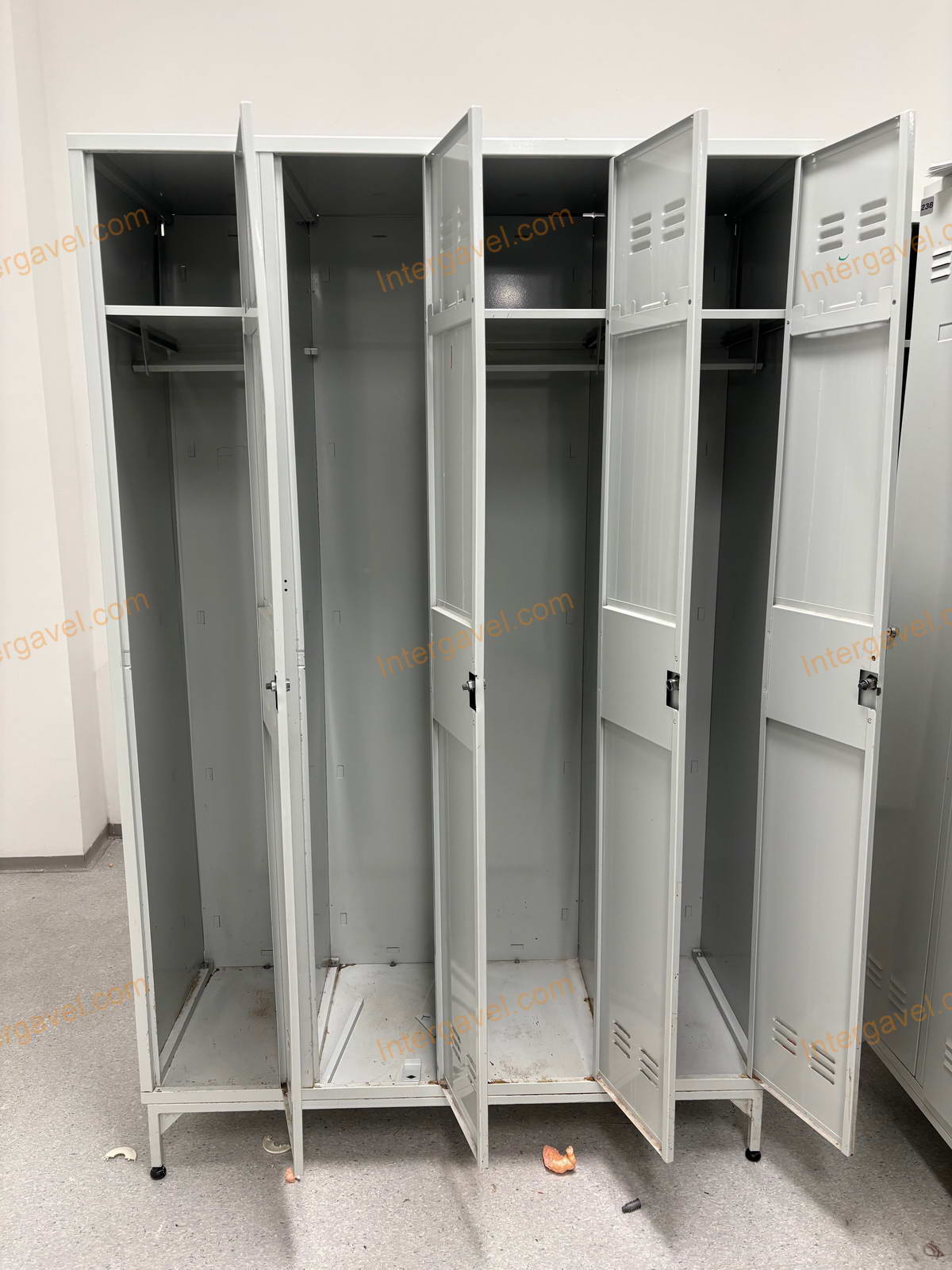 Öltöző szekrény 11